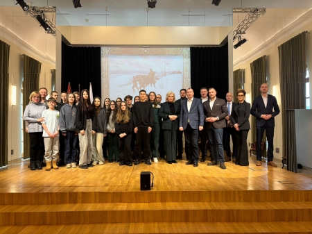 Wycieczka klasy 8a do Opinogóry – żywa lekcja historii