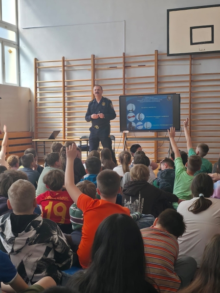 Bezpieczeństwo na drodze - spotkanie z funkcjonariuszem Straży Miejskiej